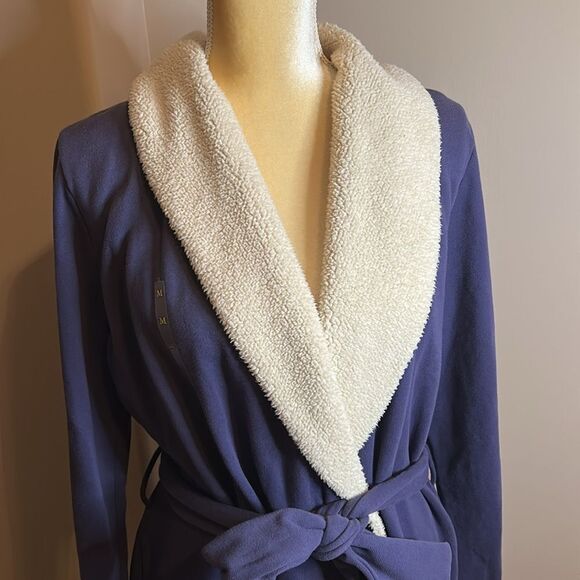 NWT Victoria Secret sherpa Robe(size medium) - Picture 6 of 7